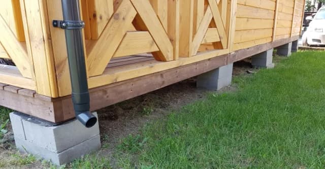 Jaki fundament pod domek letniskowy drewniany: uniknij kosztownych błędów